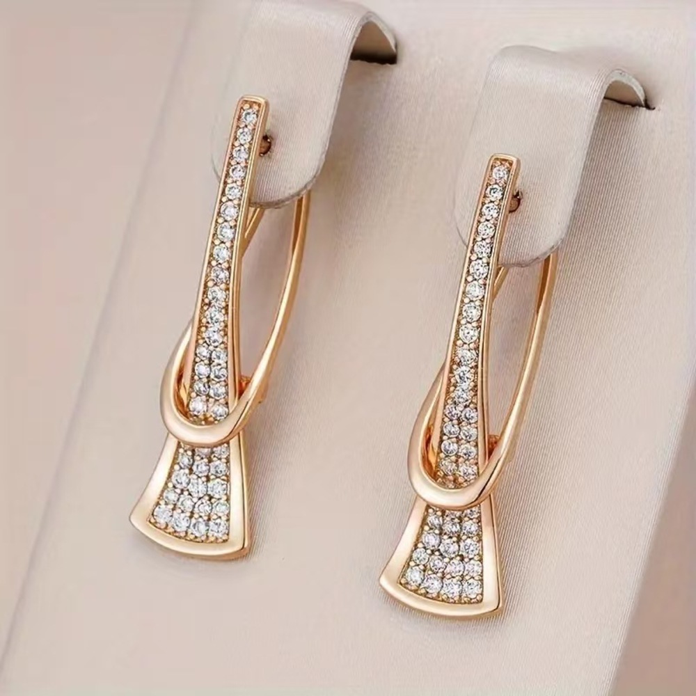 Sleek U-line earrings with a delicate hollowed bar detail.